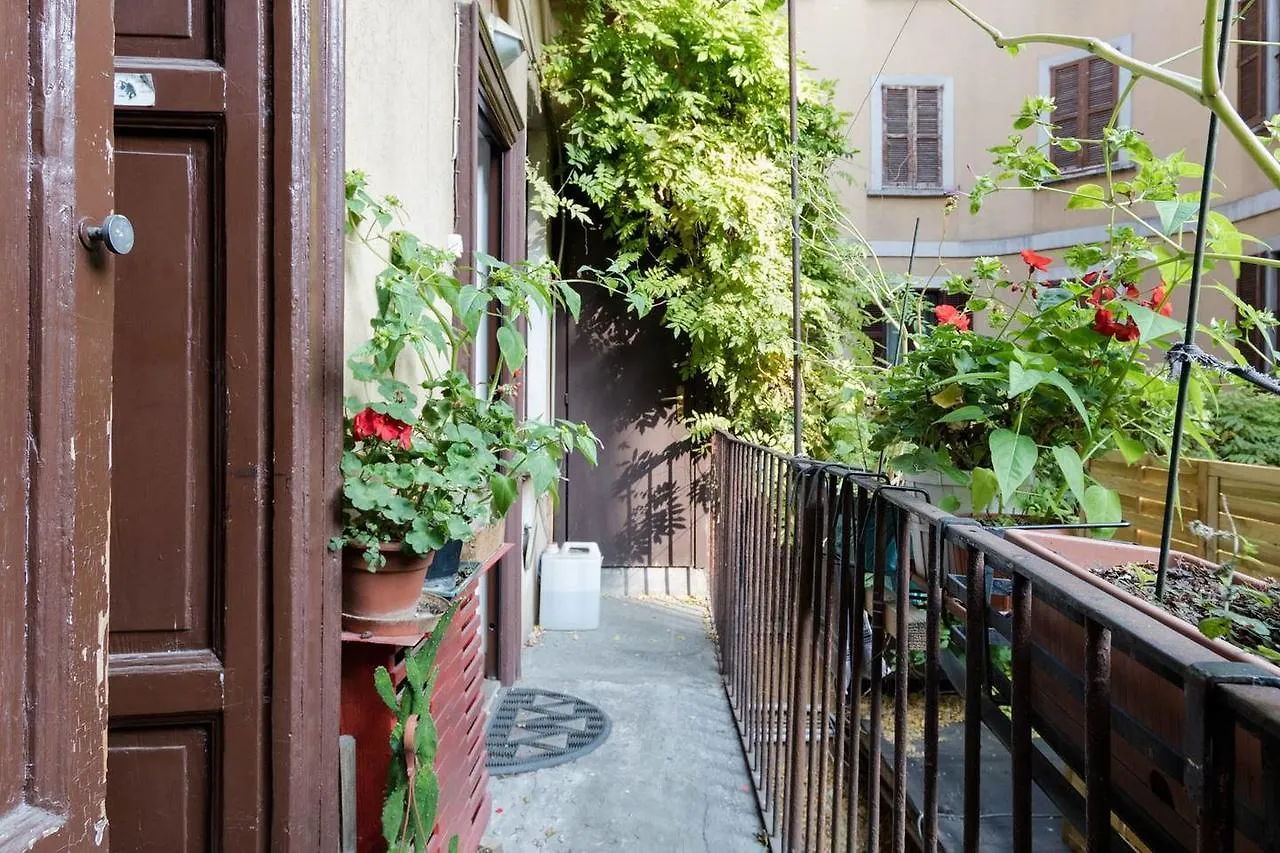 Hintown Spanish Walls Milano 0*,  İtalya